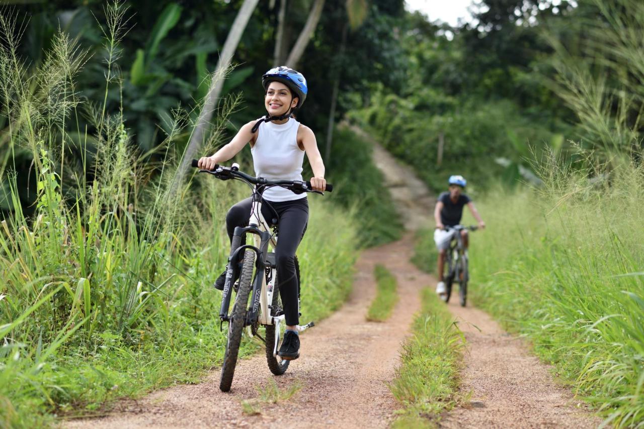 منتجع وسبا فيليجاما باي ماريوت فيليغاما المظهر الخارجي الصورة Cycling in Sri Lanka