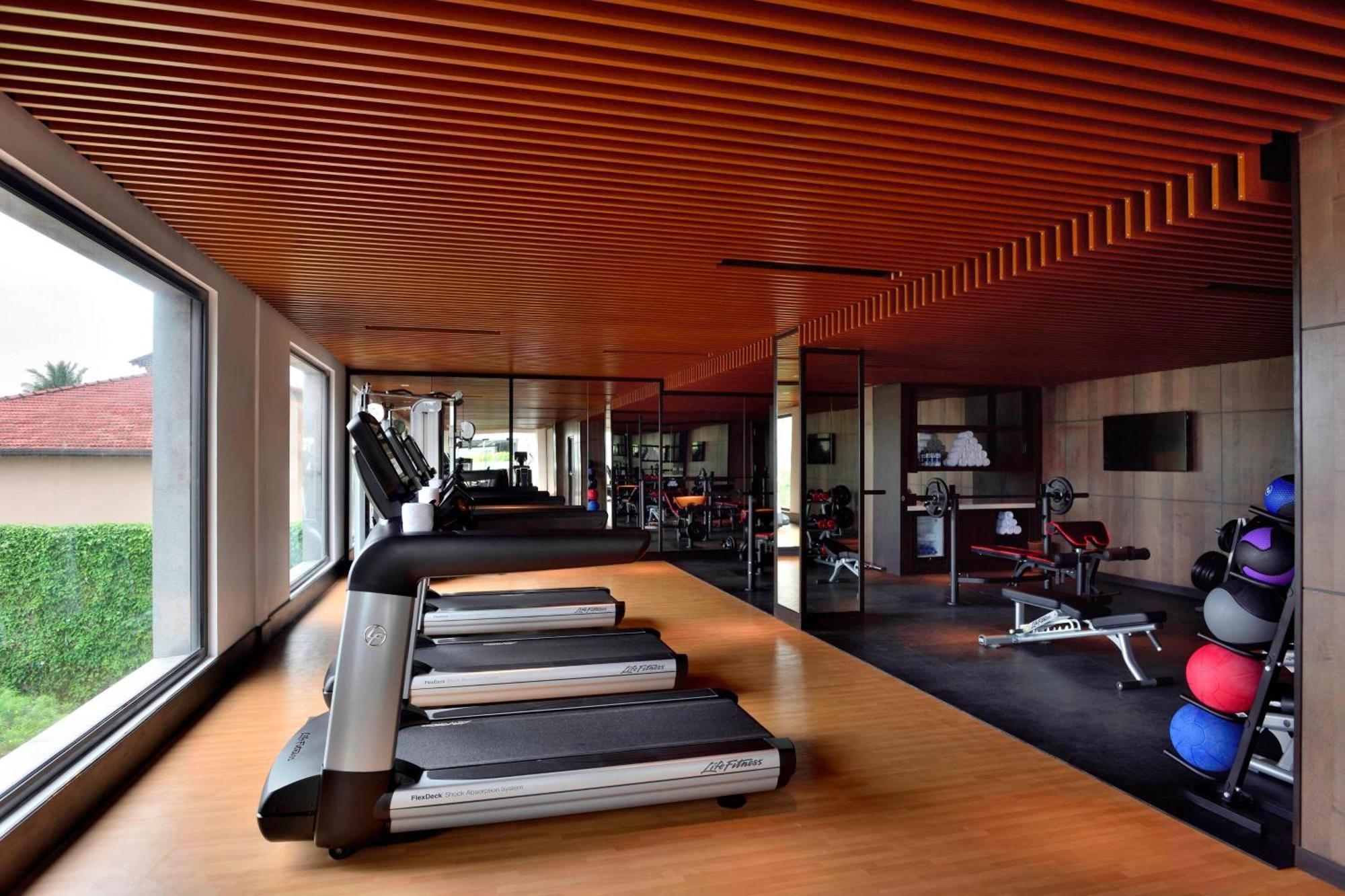 منتجع وسبا فيليجاما باي ماريوت فيليغاما المظهر الخارجي الصورة The gym at the hotel